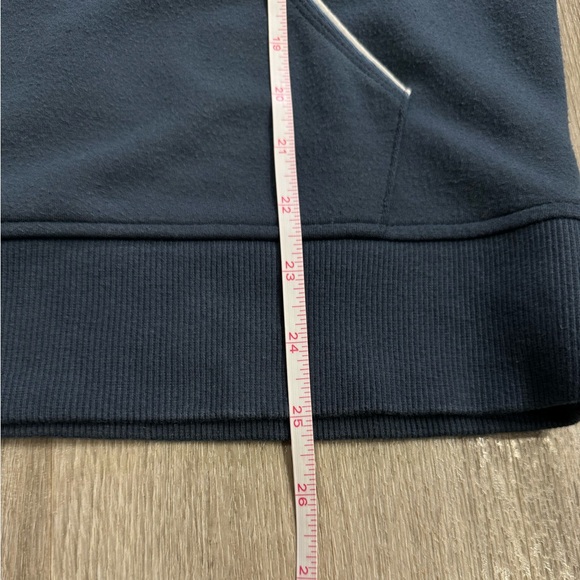 Peloton Elevate Sweatshirt Women Size Medium Blue Logo Pockets Sweatshirt - Picture 10 of 11